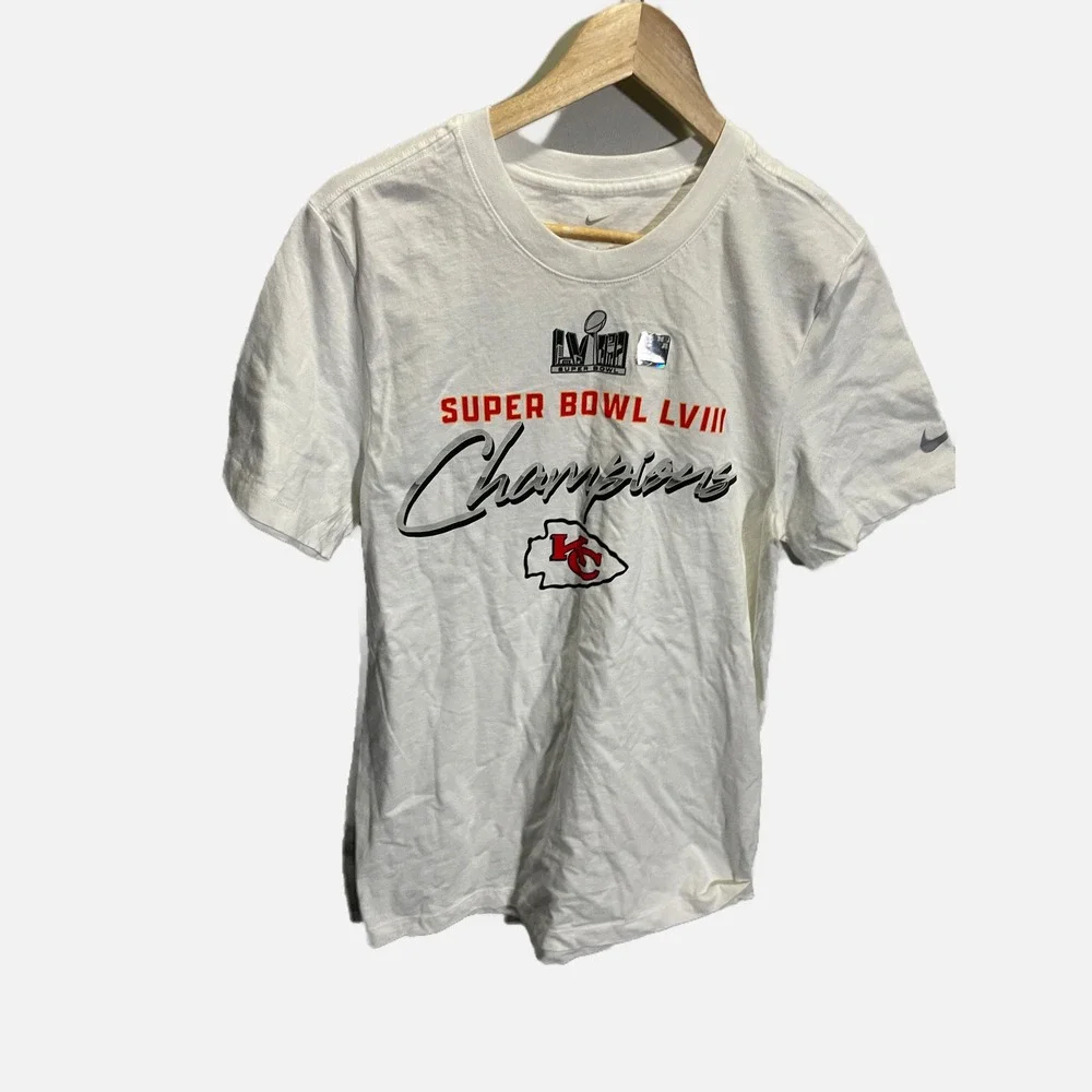 Nike Mens Kansas City Chiefs Super‎ Bowl LVIII Champions T-Shirt White Small S